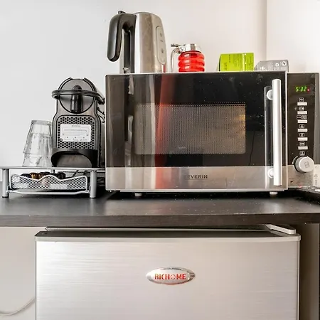 B Center Charming On The Canal Bed & Breakfast