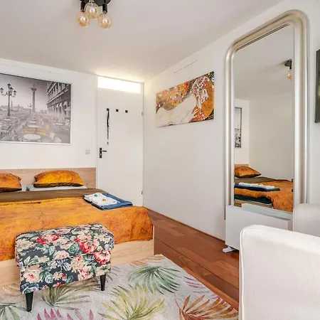 B Center Charming On The Canal *