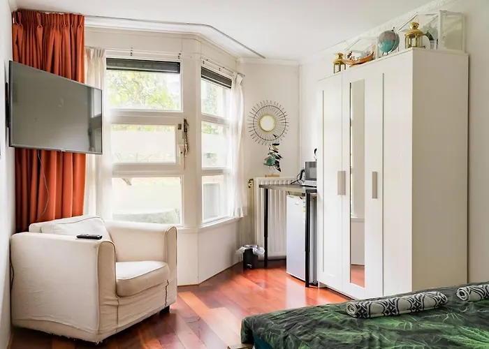 B Center Charming On The Canal * Amsterdam