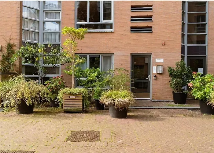 B Center Charming On The Canal * Amsterdam