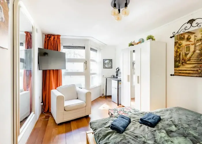 B Center Charming On The Canal Bed & Breakfast Amsterdam