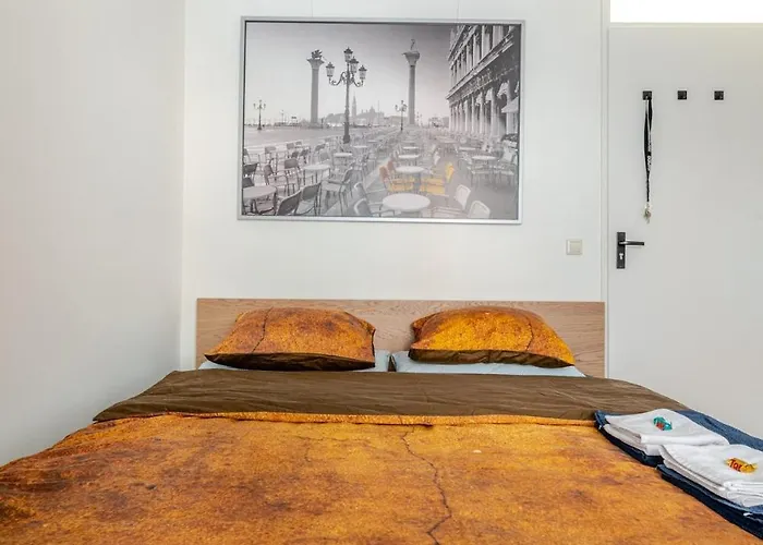 B Center Charming On The Canal Bed & Breakfast *