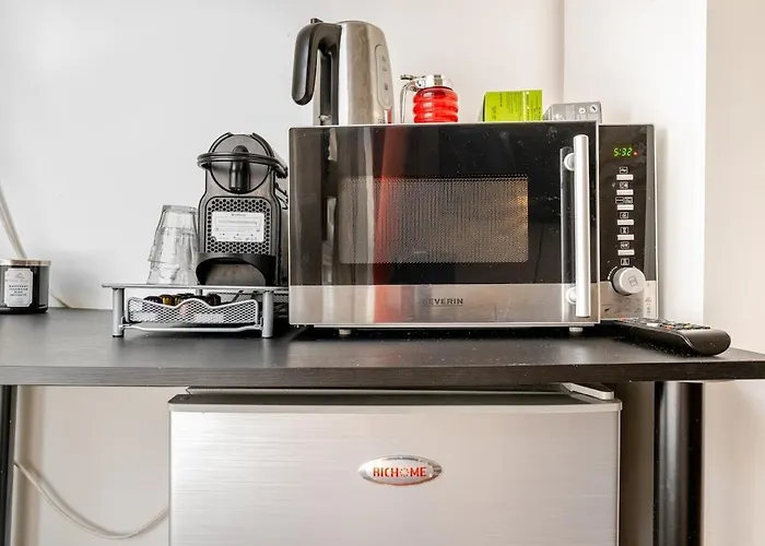 B Center Charming On The Canal Bed & Breakfast