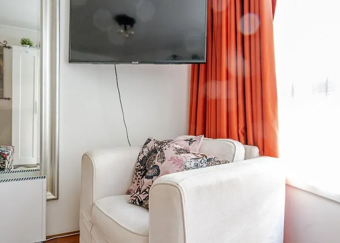 B Center Charming On The Canal Bed & Breakfast *