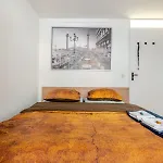 B Center Charming On The Canal Bed and Breakfast *