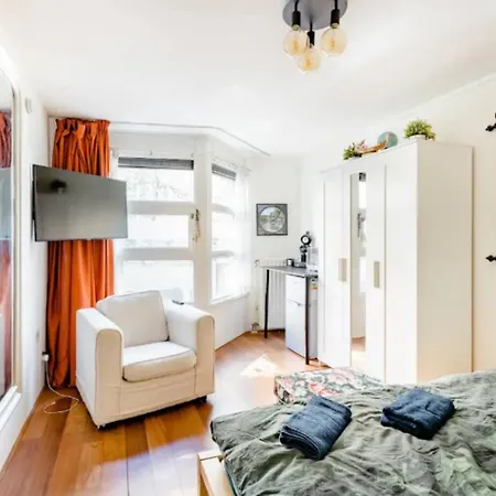 B Center Charming On The Canal Bed & Breakfast Amsterdam