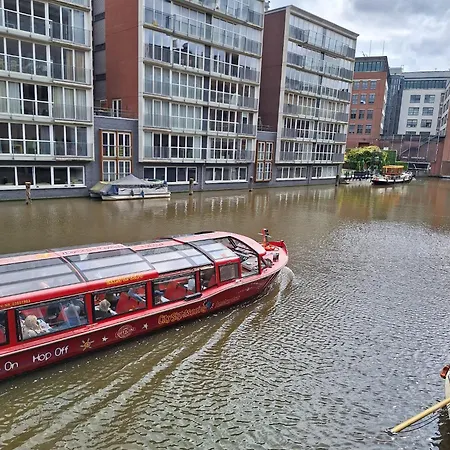 B Center Charming On The Canal B&B