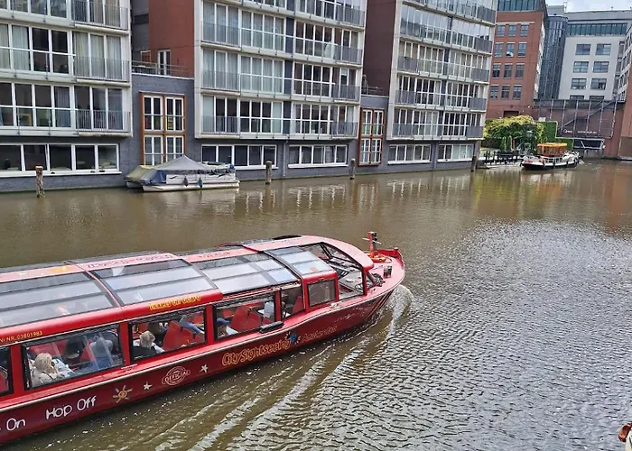 B Center Charming On The Canal B&B