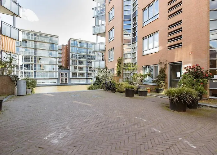 B Center Charming On The Canal * 암스테르담