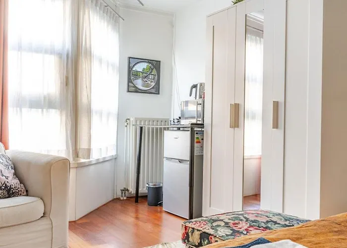 B&B B Center Charming On The Canal