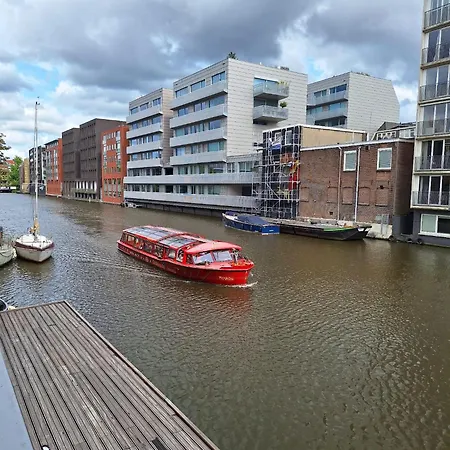 B Center Charming On The Canal לינה וארוחת בוקר