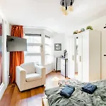 B Center Charming On The Canal Bed and Breakfast Άμστερνταμ