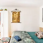 Bed and Breakfast B Center Charming On The Canal *